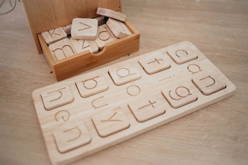 QTOYS - CVC Word Board